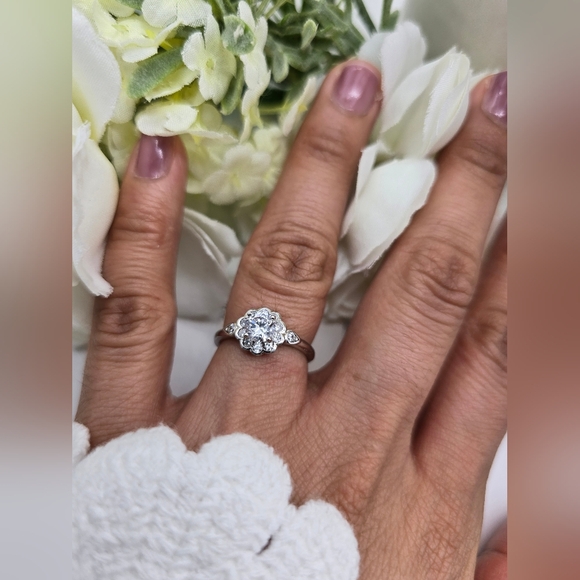 ♥️ LIA FLOWER RING - Picture 3 of 7